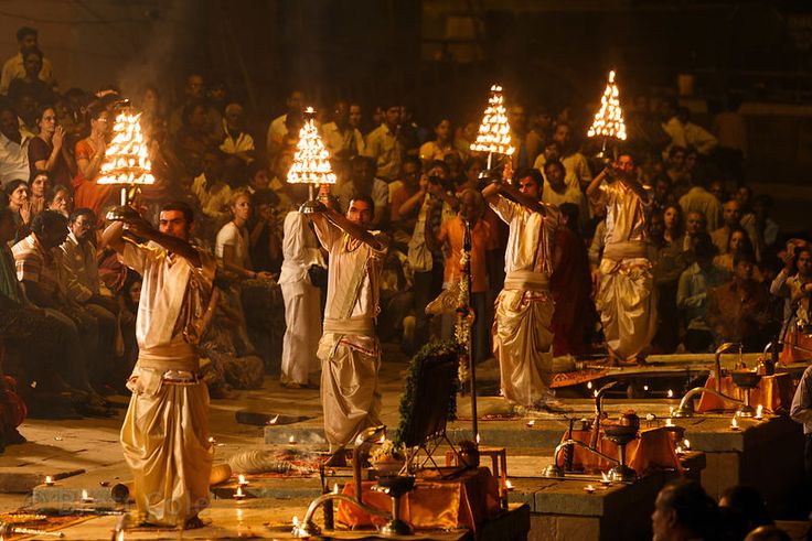 6 million tourists visit Banaras each year to take in this customary ceremony.(pinterest)