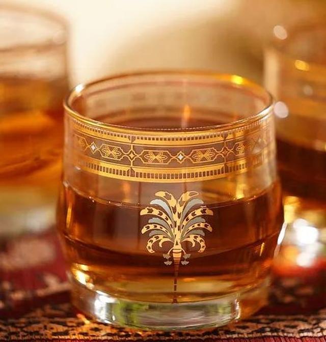 These fine, whiskey glasses will add more style, when you pour your single malts into them. They have an intricate, real gold, geometric and floral design. (24k gold work whiskey glasses by Jaypore)