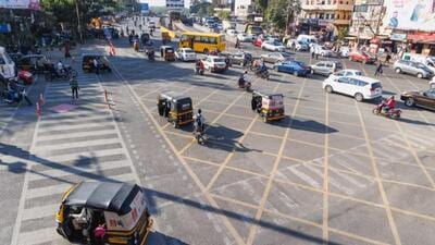 As per the traffic police, Kharadi Bypass intersection witnessed a total of 10 crashes in 2021 with two of these being fatal and four serious. (HT PHOTO) As per the traffic police, Kharadi Bypass intersection witnessed a total of 10 crashes in 2021 with two of these being fatal and four serious. (HT PHOTO)