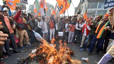 BJP workers burning an effigy in protest against Pakistan foreign minister Bilawal Bhutto Zardari’s remarks. (HT PHOTO) BJP workers burning an effigy in protest against Pakistan foreign minister Bilawal Bhutto Zardari’s remarks. (HT PHOTO)