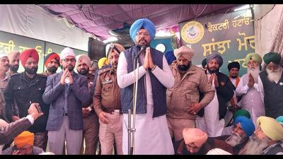 Dhaliwal, while addressing the protesters, announced the formation of five committees to examine the charges levelled by the protesters, but in the end, he had to return empty-handed. (HT photo)