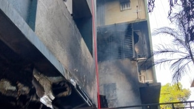 Fire in pizza restaurant near Mumbai hospital; one dead, two injured | VIDEO Fire in pizza restaurant near Mumbai hospital; one dead, two injured | VIDEO