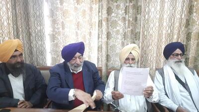 Former Haryana gurdwara body president Jagdish Singh Jhinda addressing a press conference in Yamunanagar. (HT Photo) Former Haryana gurdwara body president Jagdish Singh Jhinda addressing a press conference in Yamunanagar. (HT Photo)