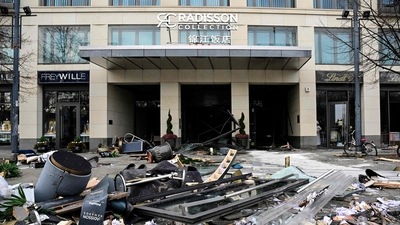 Nearly all of the 1,500 fish in the tank died, the Berlin Mitte district government confirmed via Twitter, adding “a few fish at the bottom of the tank” could still be saved. (AFP) Nearly all of the 1,500 fish in the tank died, the Berlin Mitte district government confirmed via Twitter, adding “a few fish at the bottom of the tank” could still be saved. (AFP)