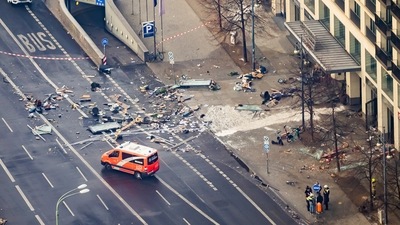 1 million litres (264,000 gallons) of water poured from the aquarium shortly before 6 a.m. (0500 GMT), the police said. They also informed that parts of the building, which also contains a hotel, cafes and a chocolate store, were damaged. (AP) 1 million litres (264,000 gallons) of water poured from the aquarium shortly before 6 a.m. (0500 GMT), the police said. They also informed that parts of the building, which also contains a hotel, cafes and a chocolate store, were damaged. (AP)