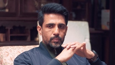 Gulshan Devaiah talks about the success of Blurr and the confusing business model of cinema. Gulshan Devaiah talks about the success of Blurr and the confusing business model of cinema.