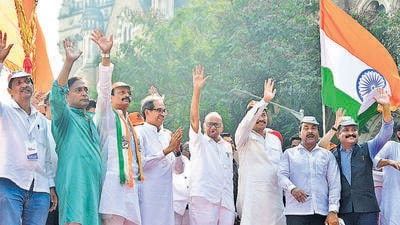 Mumbai, India - December 17, 2022: NCP chief Sharad Pawar, Shiv Sena (UBT) chief Uddhav Thackeray and other MVA leaders during the "Halla Bol" protest rally against the State government, outside CST Station, in Mumbai, India, on Saturday, December 17, 2022. (Photo by Bhushan Koyande/HT Photo) (HT PHOTO) Mumbai, India - December 17, 2022: NCP chief Sharad Pawar, Shiv Sena (UBT) chief Uddhav Thackeray and other MVA leaders during the "Halla Bol" protest rally against the State government, outside CST Station, in Mumbai, India, on Saturday, December 17, 2022. (Photo by Bhushan Koyande/HT Photo) (HT PHOTO)