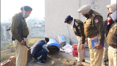 Police investigating at the spot after recovering body of 20-year-old from a drum in Guru Kripa Colony, Bhattian in Ludhiana on Saturday, December 17. (Harvinder Singh/HT) Police investigating at the spot after recovering body of 20-year-old from a drum in Guru Kripa Colony, Bhattian in Ludhiana on Saturday, December 17. (Harvinder Singh/HT)