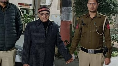 The suspect, Narendra Kumar Agarwal, demanded ₹5lakh from police officers at Samaypur Badli police station. (HT Photo) The suspect, Narendra Kumar Agarwal, demanded ₹5lakh from police officers at Samaypur Badli police station. (HT Photo)