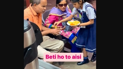 The image, taken from the viral Instagram video, shows the daughter taking care of her visually impaired parents. (Instagram/@mith_mumbaikar)