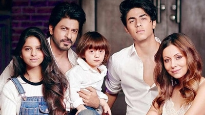 Shah Rukh Khan with kids, Suhana Khan, Aryan Khan, AbRam Khan, and his wife, Gauri Khan. Shah Rukh Khan with kids, Suhana Khan, Aryan Khan, AbRam Khan, and his wife, Gauri Khan.