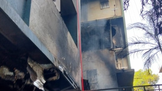 Fire in pizza restaurant near Mumbai hospital; one dead, two injured | VIDEO