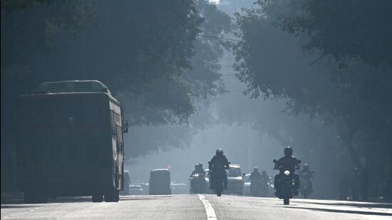 On a cold and foggy early morning at Mandi House in New Delhi on Saturday, (Raj K Raj/HT Photo)