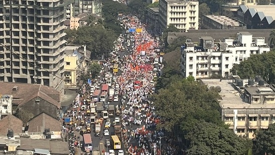 The foot march that began near J J Hospital at Byculla around noon is scheduled to conclude at the Chhatrapati Shivaji Maharaj Terminus (CSMT) in south Mumbai. (HT Photo)