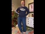 The image shows Ricky Pond from US dancing to SRK and Kajol’s Mehndi Laga Ke Rakhna.(Instagram/@ricky.pond) The image shows Ricky Pond from US dancing to SRK and Kajol’s Mehndi Laga Ke Rakhna.(Instagram/@ricky.pond)