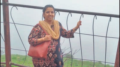 Severely burnt victim of Ghatkopar fire missing in police and BMC list Severely burnt victim of Ghatkopar fire missing in police and BMC list