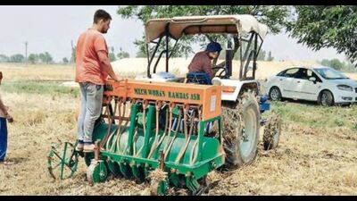 90422 machines were given to the farmers on subsidy out of which 11,000 machines (14%) could not be found as farmers have either sold or manufacturers have not supplied. (HT file photo)