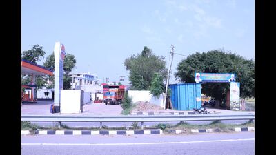 An IOCL CNG station is set up close to Sant Baba Waryam Singh Ji Memorial Public School, Banur, in Mohali. (HT Photo)