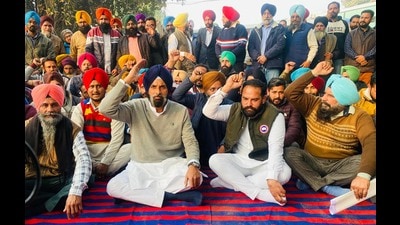 Shiromani Akali Dal leader Bikram Singh Majithia along with the members of Punbus and PRTC Contractual Workers Union staged a protest against Punjab government at Punjab roadway workshop, Amritsar on Sunday. (Photo by Sameer Sehgal /Hindustan Times) Shiromani Akali Dal leader Bikram Singh Majithia along with the members of Punbus and PRTC Contractual Workers Union staged a protest against Punjab government at Punjab roadway workshop, Amritsar on Sunday. (Photo by Sameer Sehgal /Hindustan Times)