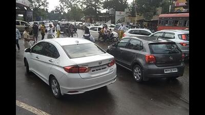 The Lonavla police have sprung into action and are now imposing fines on tourists who stay at popular spots after the permissible time limit (HT FILE PHOTO)