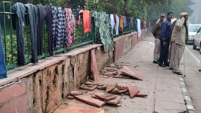 The pavement in Gulabi Bagh where a Brezza car hit three children on Sunday. (HT Photo) The pavement in Gulabi Bagh where a Brezza car hit three children on Sunday. (HT Photo)
