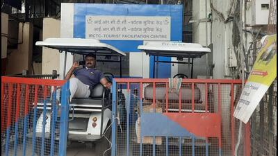 The two battery-powered carts, meant to assist disabled and elderly passengers at the Pune Railway Station, have been out of order for the past two months. (HT PHOTO) The two battery-powered carts, meant to assist disabled and elderly passengers at the Pune Railway Station, have been out of order for the past two months. (HT PHOTO)