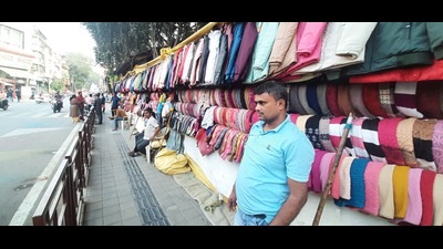 Traders selling woollen clothes at Laxmi Road do not have many takers this season. (HT PHOTO)