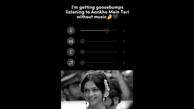 A screengrab from the viral video that captures KK's Aankhon Mein Teri without music. (Instagram/@raymuse._) A screengrab from the viral video that captures KK's Aankhon Mein Teri without music. (Instagram/@raymuse._)