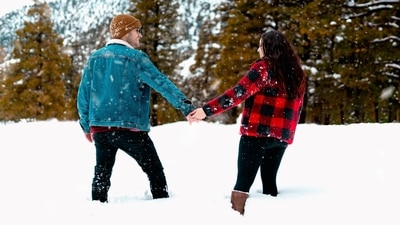 When temperatures drop, there's no better time to cuddle up with your significant other and ignite some romance. We have listed out some fun ideas for your perfect winter date. (Unsplash) When temperatures drop, there's no better time to cuddle up with your significant other and ignite some romance. We have listed out some fun ideas for your perfect winter date. (Unsplash)