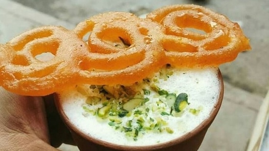 Kulhad Ka Doodh and Jalebi: While we don't really think twice about devouring these twisted delicacies in the summer, it tastes especially good to eat them hot in the winter. They go perfectly with warm kulhad ka doodh that has been saffron-infused. They are deep-fried and drenched in sugar syrup. Dunk a couple of jalebis in it and you have one of the best winter street food experiences. (pinterest )