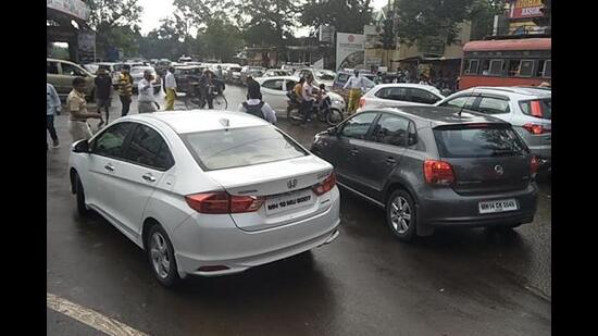 The Lonavla police have sprung into action and are now imposing fines on tourists who stay at popular spots after the permissible time limit (HT FILE PHOTO)