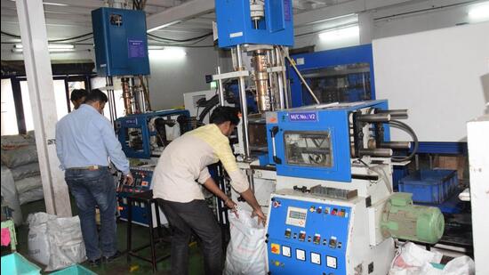 With companies falling short in the provision of skill training, labourers hired without a suitable skill in handling machinery are prone to factory injuries. (REPRESENTATIVE PHOTO) With companies falling short in the provision of skill training, labourers hired without a suitable skill in handling machinery are prone to factory injuries. (REPRESENTATIVE PHOTO)