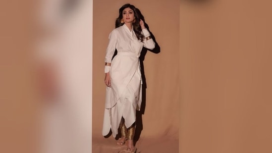 Lastly, Shilpa chose black winged eyeliner, kohled eyes, nude pink eye shadow, darkened brows, berry-toned lip shade, blushed cheeks, glowing skin, contoured face, and mascara on the lashes for the glam picks. She kept her tresses open in soft curls with a side part as she posed for the pictures.(Instagram/@theshilpashetty)
