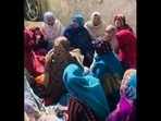 Women singing Lata Mangeshkar's Mera Dil Ye Pukare on dhol beats. (Instagram/@akki_moriya) Women singing Lata Mangeshkar's Mera Dil Ye Pukare on dhol beats. (Instagram/@akki_moriya)
