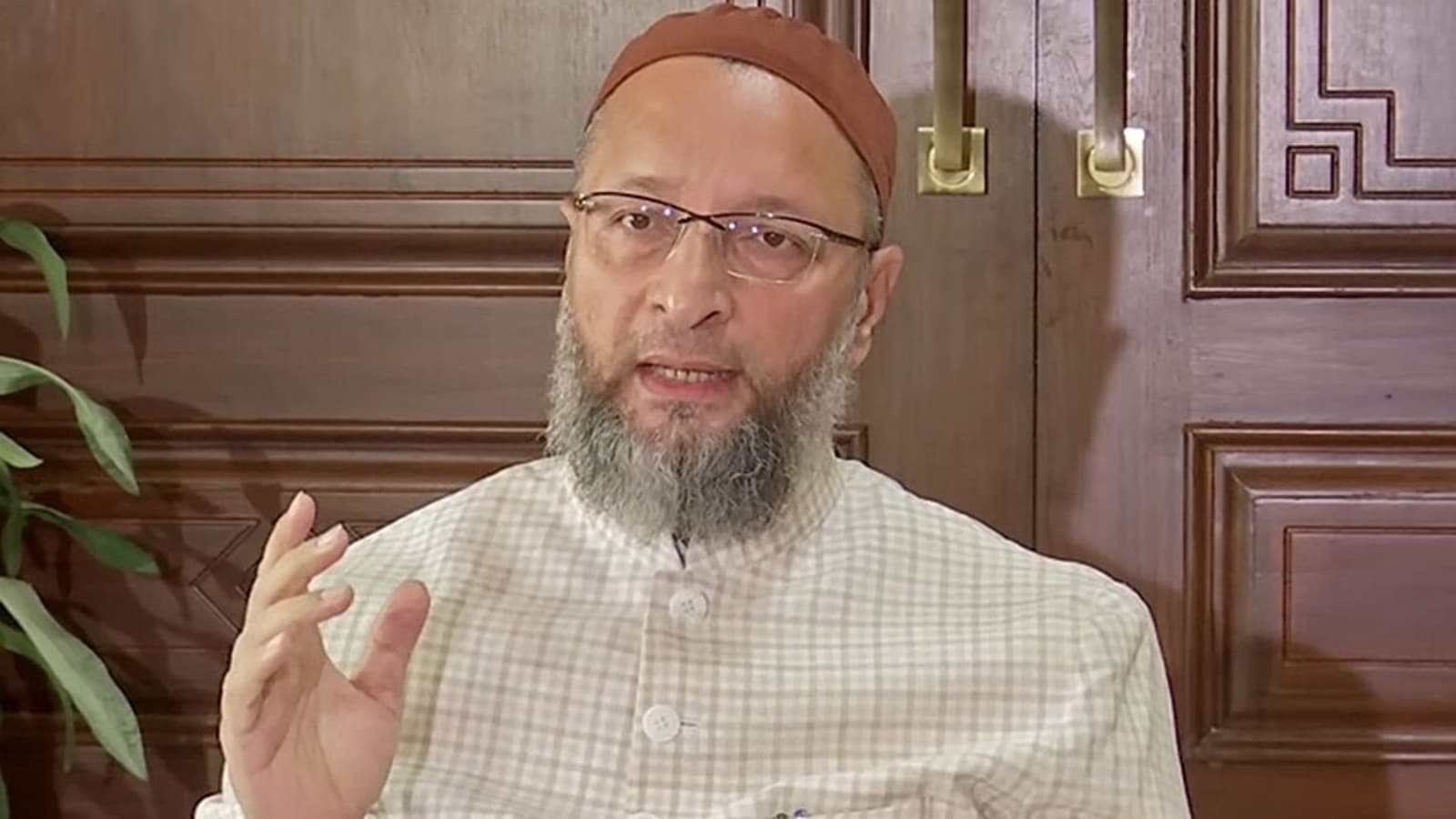 AIMIM chief Asaduddin Owaisi reacts to Atiq Ahmed son Asad Ahmed's  encounter | News - Times of India Videos