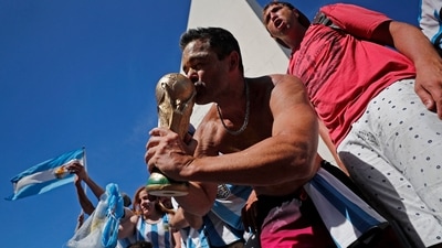 At the Obelisk in Buenos Aires, a fan kisses a replica of the World Cup trophy to commemorate Argentina's win over France. (Agustin Marcarian / REUTERS) At the Obelisk in Buenos Aires, a fan kisses a replica of the World Cup trophy to commemorate Argentina's win over France. (Agustin Marcarian / REUTERS)