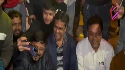 Accompanied by Bharatiya Janata Party (BJP) national spokesman Sambit Patra, Mr Saha joined the crowd like a common man, he was greeted by the youth present at the spot amid huge enthusiasm. (ANI)