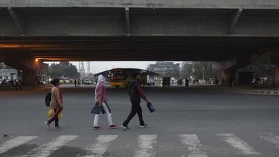 Gurugram, India-November 29: The district administration and the Gurugram traffic police started a trial to decongest and check for traffic violations at Hero Honda Chowk (HCC), which is one of the busiest and important junctions in the city falling on the Delhi-Gurgaon Expressway, in Gurugram, India, on Tuesday, 29 November 2022. (Photo by Parveen Kumar/Hindustan Times)(Pic to go with Leena Dhankar's story) Gurugram, India-November 29: The district administration and the Gurugram traffic police started a trial to decongest and check for traffic violations at Hero Honda Chowk (HCC), which is one of the busiest and important junctions in the city falling on the Delhi-Gurgaon Expressway, in Gurugram, India, on Tuesday, 29 November 2022. (Photo by Parveen Kumar/Hindustan Times)(Pic to go with Leena Dhankar's story)