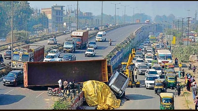 In the year 2021, a total of 3276 people died in road accidents due to over speeding followed by 522 deaths due to driving on wrong side. (HT file photo) In the year 2021, a total of 3276 people died in road accidents due to over speeding followed by 522 deaths due to driving on wrong side. (HT file photo)