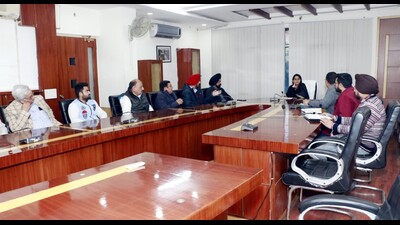 Municipal corporation (MC) commissioner Shena Aggarwal conducted a meeting with members of Ludhiana Marriage Palace Welfare Association and Hotel and Restaurant Association at the civic body’s Zone-D office on Monday. (HT PHOTO)