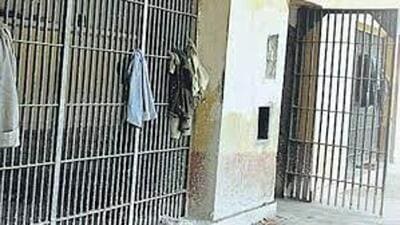 Senior prison officers said this is the first time in recent years that such a large-scale raid was conducted. (HT Photo) Senior prison officers said this is the first time in recent years that such a large-scale raid was conducted. (HT Photo)