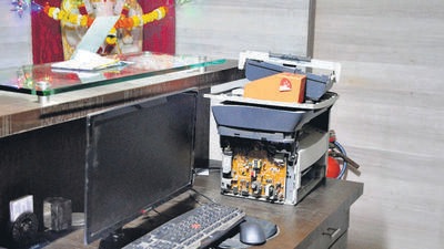 The relatives broke computer and printer used by receptionist at Sai Sanjivani Hospital in Kalyan on Monday. The unidentified accused were booked under provisions of the Indian Penal Code and Maharashtra Medicare Service Persons and Medicare Service Institutions (Prevention of Violence and Damage or Loss to Property) Act. (Pramod Tambe/HT Photo)