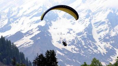 Tucked in the foothills of Dhauladhar mountains and a favourite destination for aero-sport enthusiasts, Bir Billing in Baijnath of Kangra would soon have National Institute of Paragliding and Aero Sports. (HT file photo)