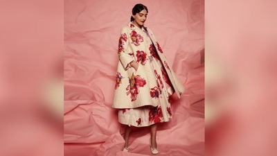 Sonam wore her tresses into a clean bun and wore minimal makeup. In nude eyeshadow, black eyeliner, mascara-laden eyelashes, blushed cheeks and a shade of berry lipstick, she aced the winter look to perfection. (Instagram/@sonamkapoor) Sonam wore her tresses into a clean bun and wore minimal makeup. In nude eyeshadow, black eyeliner, mascara-laden eyelashes, blushed cheeks and a shade of berry lipstick, she aced the winter look to perfection. (Instagram/@sonamkapoor)