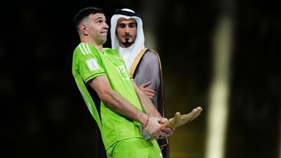 Emiliano Martinez wins World Cup Golden Glove award at Qatar 2022