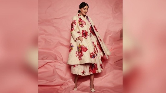Sonam wore her tresses into a clean bun and wore minimal makeup. In nude eyeshadow, black eyeliner, mascara-laden eyelashes, blushed cheeks and a shade of berry lipstick, she aced the winter look to perfection.(Instagram/@sonamkapoor)