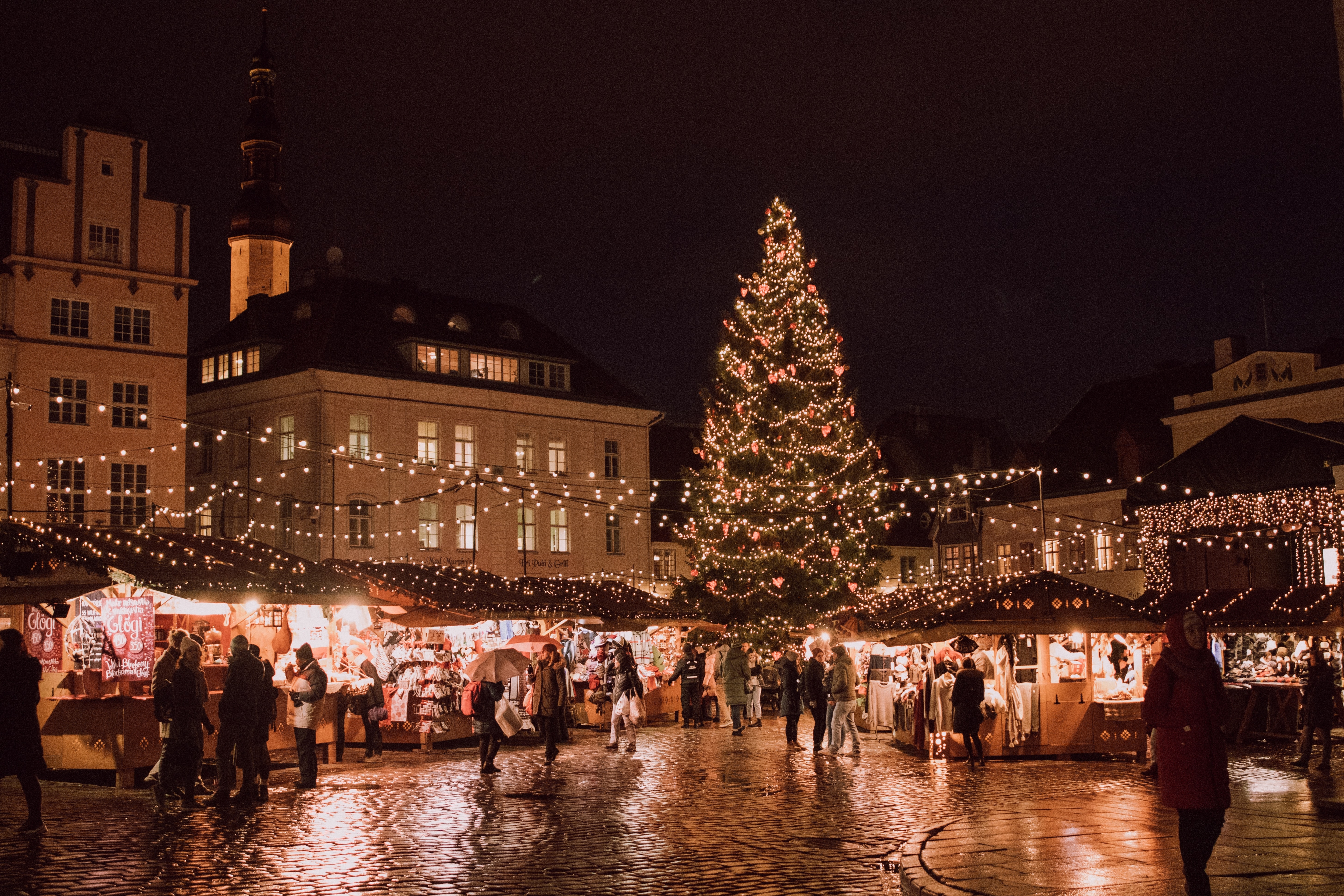 The real essence of the festival is still preserved in Laos which makes celebrating Christmas a must-have experience. (Unsplash)