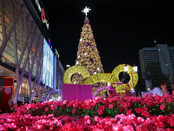 Bangkok's Christmas is lively, bustling, sparkling, and spectacular.(istockphoto)