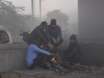 Commuters out on a foggy and cold morning, in Noida.(Sunil Ghosh/HT Photo) Commuters out on a foggy and cold morning, in Noida.(Sunil Ghosh/HT Photo)