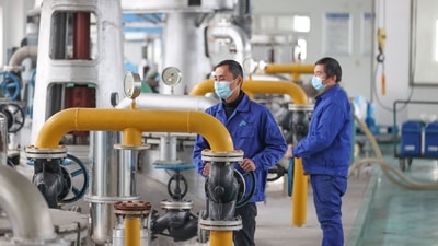 Workers produce medicine at a pharmaceutical factory in Lianyungang, in China's eastern Jiangsu province. (AFP) Workers produce medicine at a pharmaceutical factory in Lianyungang, in China's eastern Jiangsu province. (AFP)